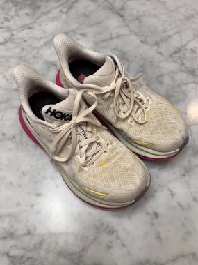 HOKA Women's Clifton 9 Lightweight Running Shoes - Egg Nog/Blanc de Blanc